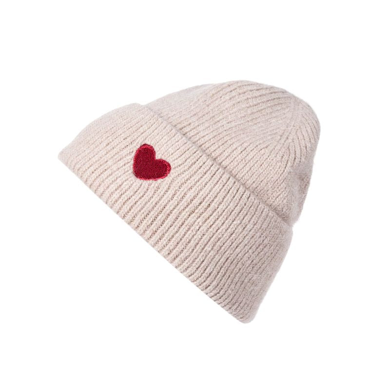 Feinstrick-Beanie mit Herz – verschiedene Farben