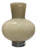 DutZ Vase Modest aus Glas, Höhe 27 cm, Durchmesser 24 cm, vor weißem Hintergrund
