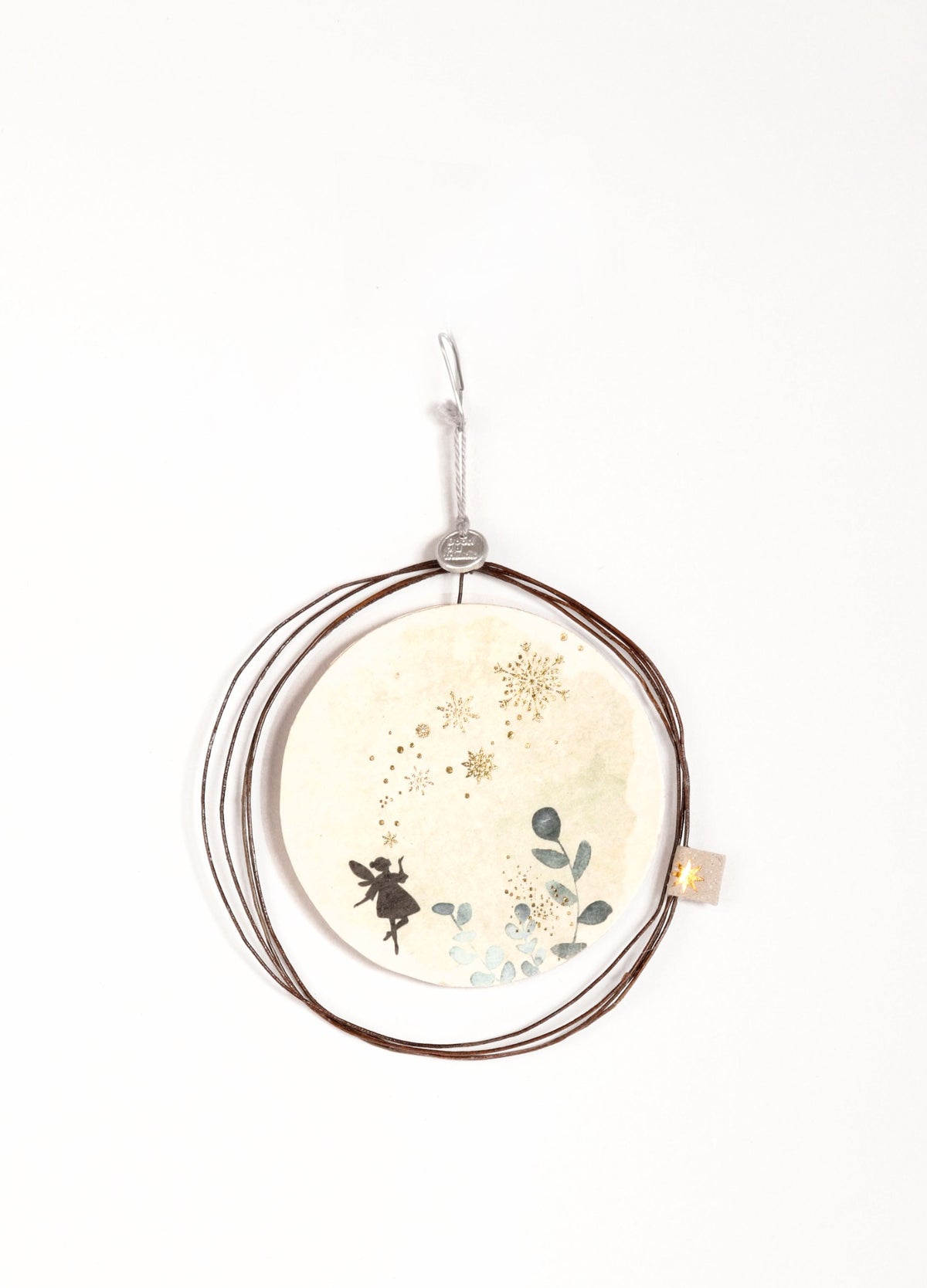 Good old friends Winterzauberornament Schneeflockenfee mit Feenmotiv, goldfarbenen Schneeflocken und Pflanzenmotiv